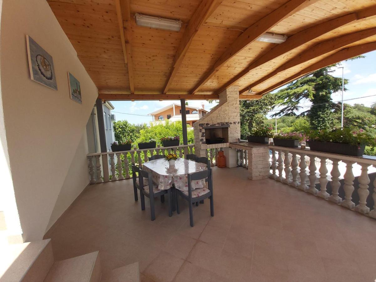 Apartman Ana Stinjan ภายนอก รูปภาพ