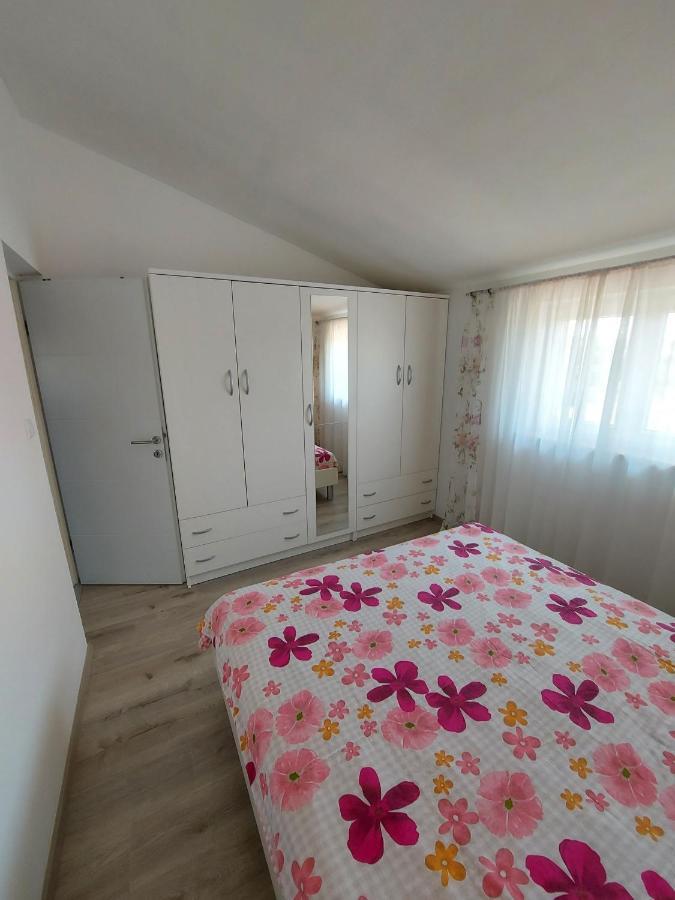 Apartman Ana Stinjan ภายนอก รูปภาพ