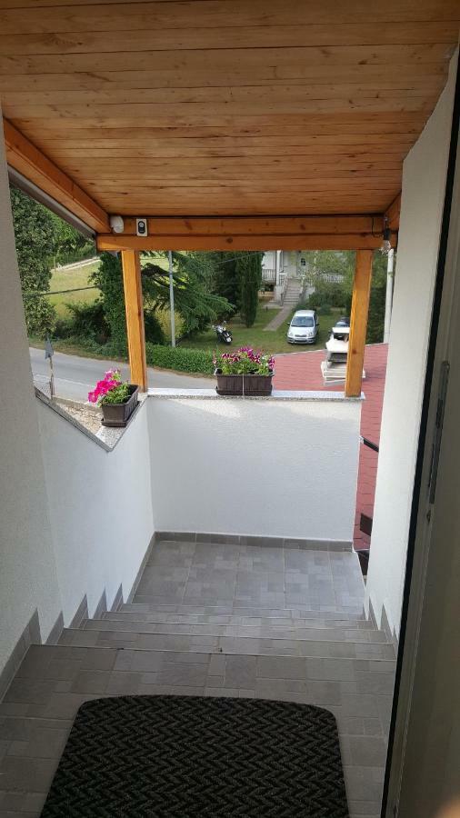 Apartman Ana Stinjan ภายนอก รูปภาพ